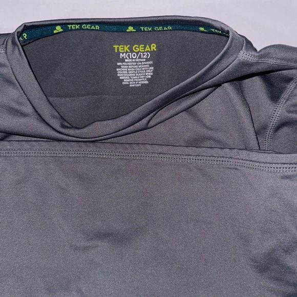 Boys long tee shirt size Medium 10/12 boys dri fit long sleeve tee shirt - Picture 2 of 2